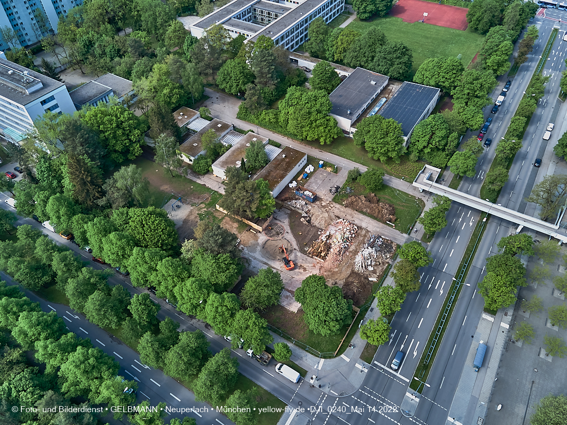 14.05.2022 - Luftbilder von der Baustelle Haus für Kinder in Neuperlach